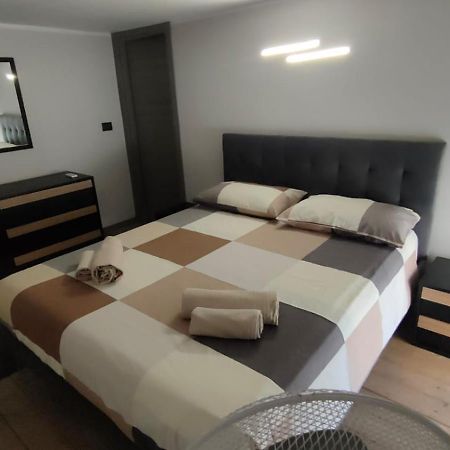 Louis Home Syracuse Luaran gambar