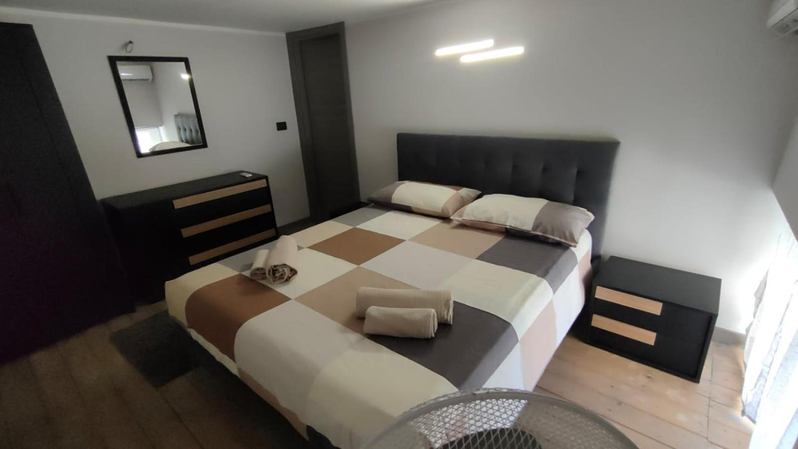 Louis Home Syracuse Luaran gambar